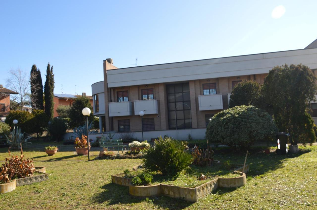 Domus Achille Fosco Hotel Ciampino Exterior foto
